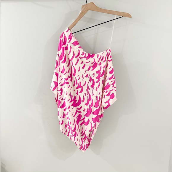 NWT Tyche Falling Feathers One Shoulder Top Pink Size Small - Picture 6 of 6
